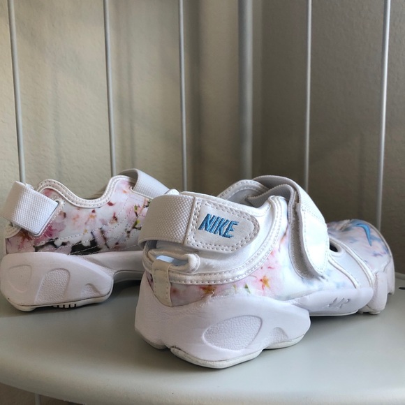 ❗️SOLD❗️Nike Air Rifts - Picture 2 of 5